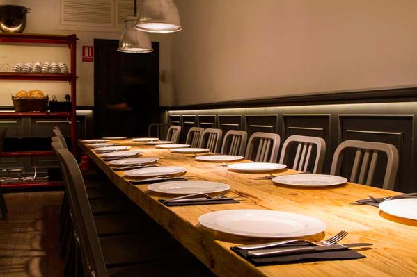La Pulpería de Victoria mesa con platos